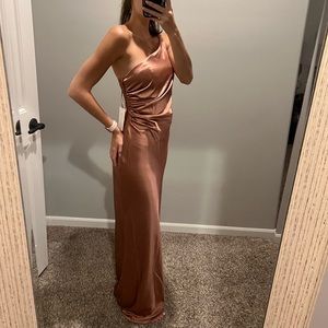 Brand new Reverly dress size 4 dessert rose